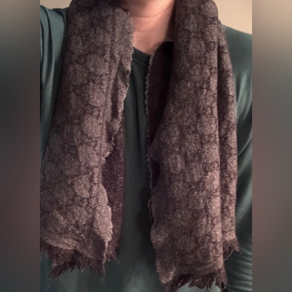 GUCCI | Italian Made 100% Wool Black Grey GG Fringe End Scarf - Picture 8 of 8